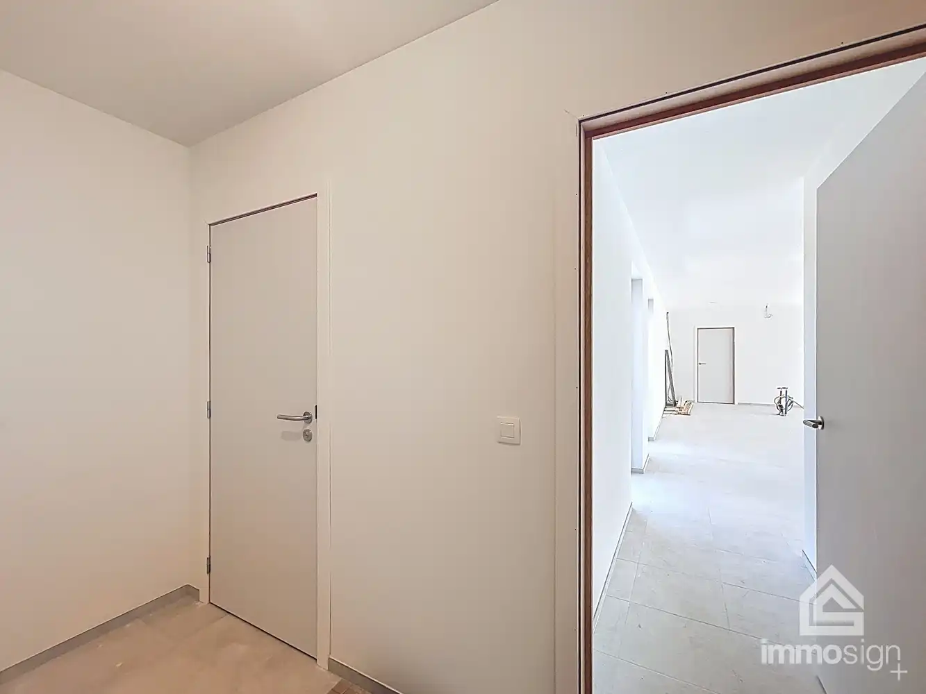 Instapklaar nieuwbouw appartement met 2 slaapkamers, terras, autostaanplaats, carport en berging te Kinrooi foto 4