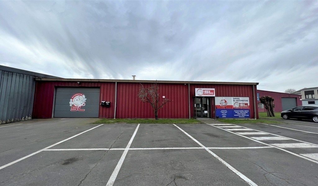 Bedrijfspand in bedrijvenzone aan Makro te Eke foto {{pictureIndex}}