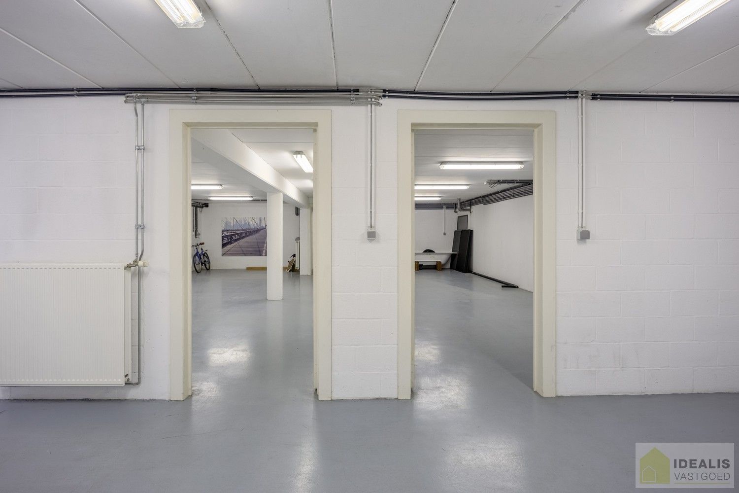 STATIGE, STRAKKE EN UITERST RUIME WONING/KANTOOR MET HOOGSTAANDE AFWERKING EN OOG VOOR DETAIL. VOORZIEN VAN 3 SLAAPKAMERS, RIANTE LEEFRUIMTES ÉN UNIEKE LANDSCAPE KANTOORRUIMTES OP RESIDENTIËLE DOCH GUNSTIGE LOCATIE! foto 49