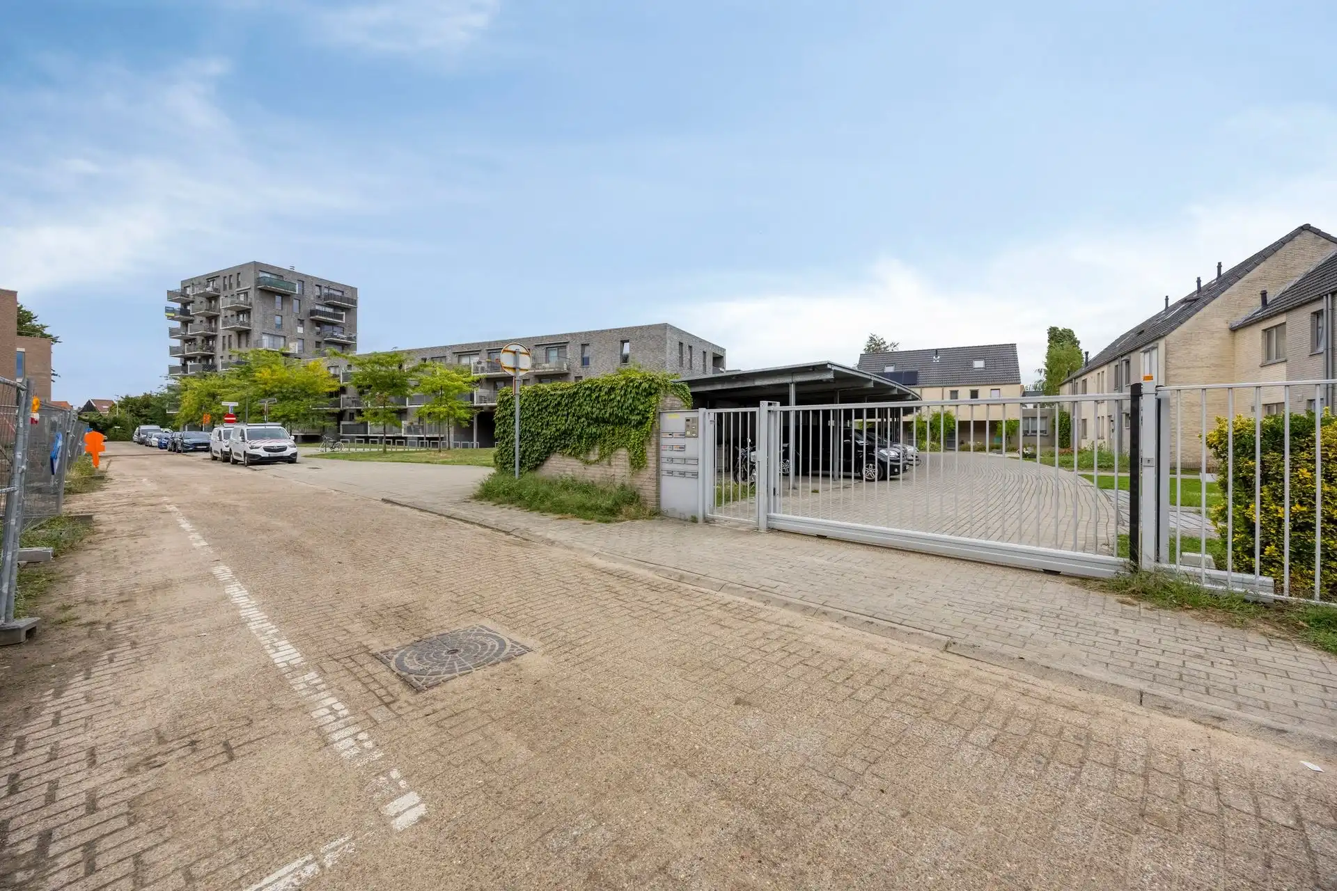 STIJLVOLLE EN INSTAPKLARE WONING MET TUIN EN CARPORT ! foto 19