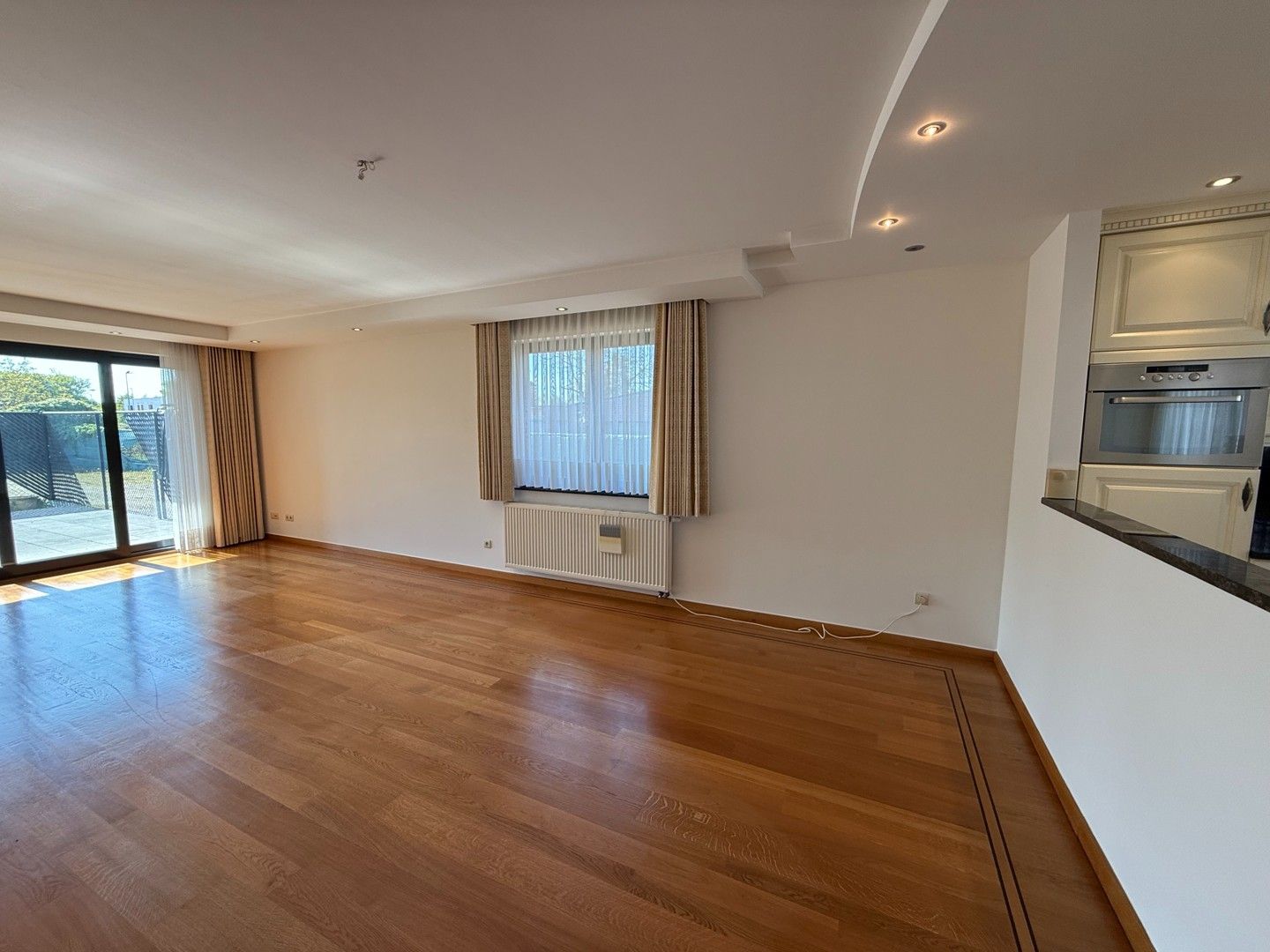 Instapklaar gelijkvloers appartement met 3 slaapkamers en ruim terras te Heusden-Zolder. foto 3