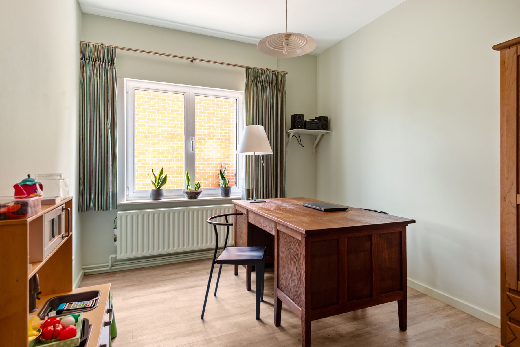 Instapklare villa/bungalow met aansluitend kantoorruimte/handelsgelijkvloers op ruim perceel! foto 10