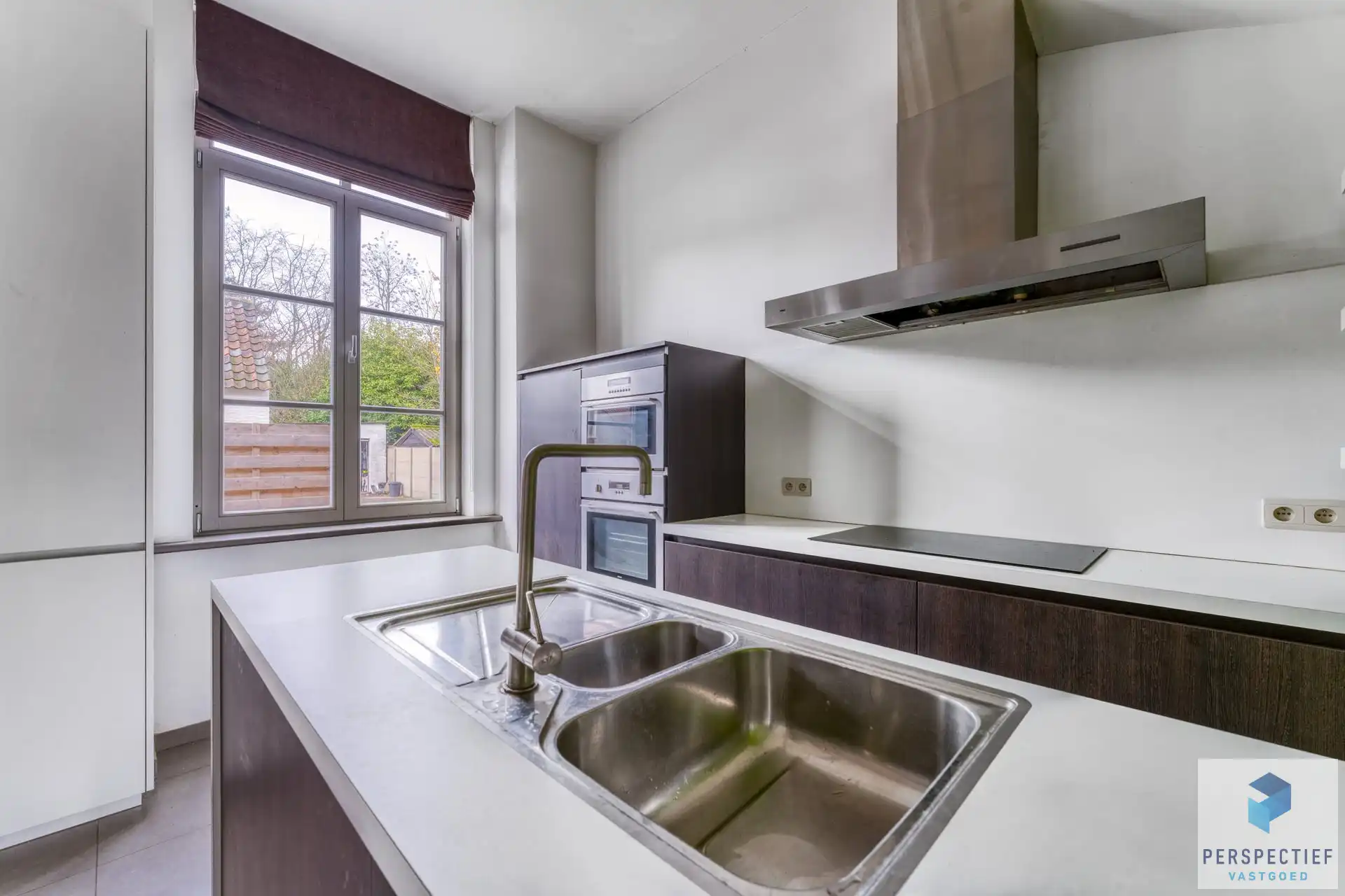 IN OPTIE - COMPROMIS IN OPMAAK | Ruime gerenoveerde woning met tuin & 2 privatieve autostaanplaatsen foto 7