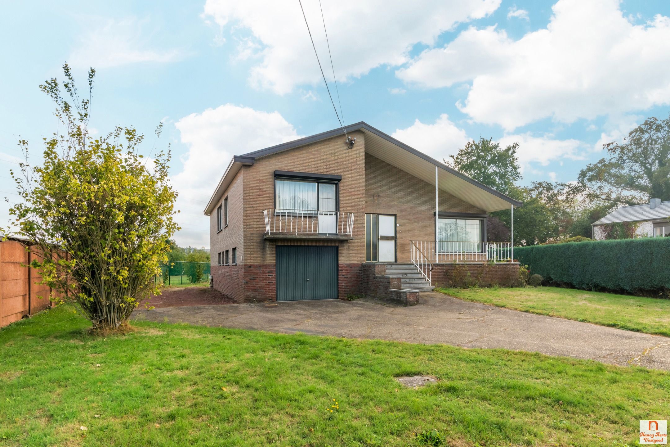Hoofdfoto van de publicatie: Split-level woning met grote tuin en vrij uitzicht