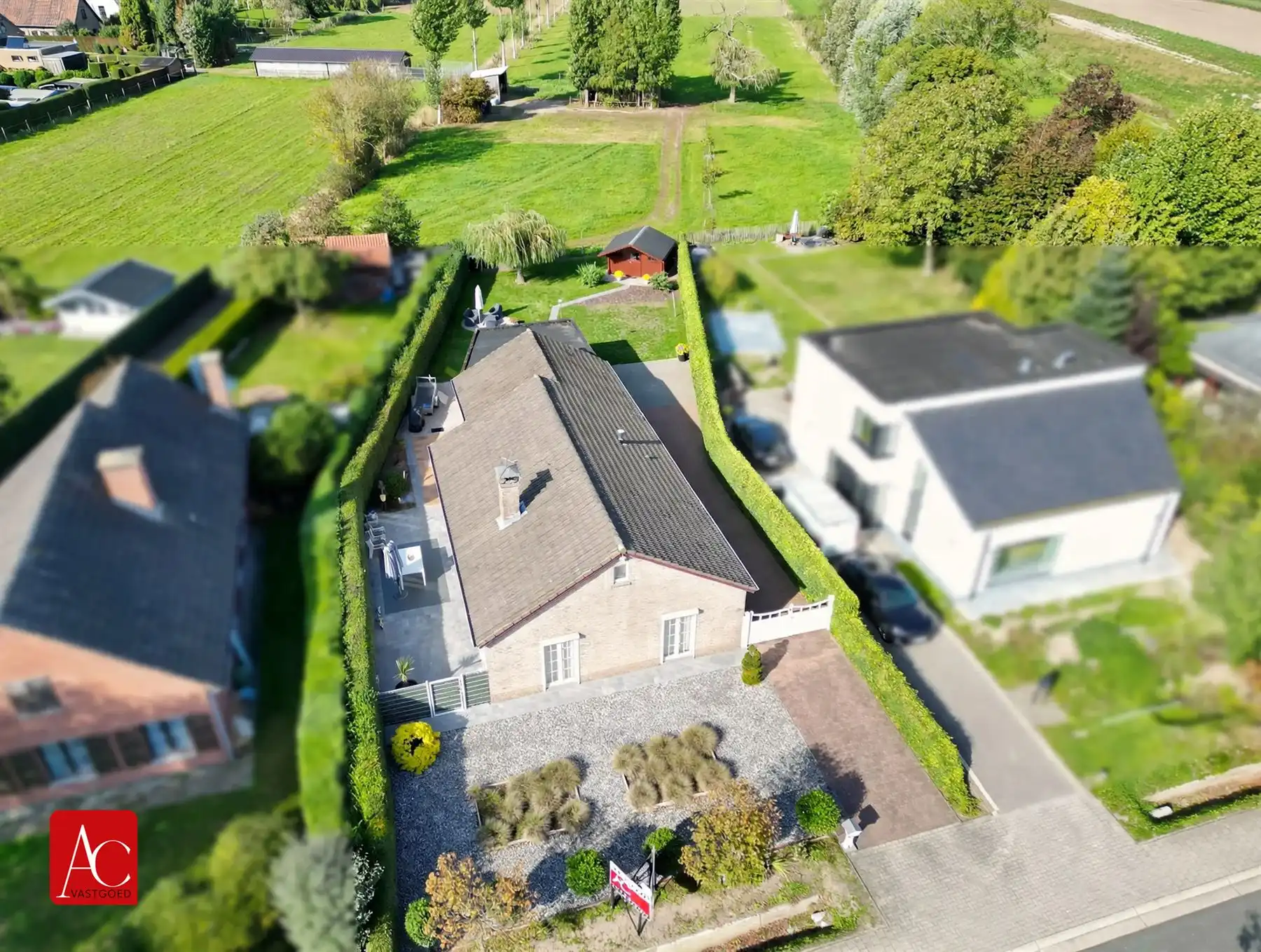 Rustig gelegen bungalow met prachtig uitzicht foto {{pictureIndex}}