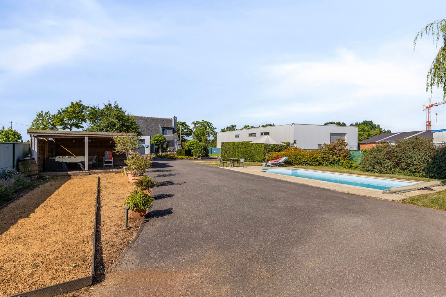 Ruime asbest vrije villa met magazijn en zwembad  foto 30