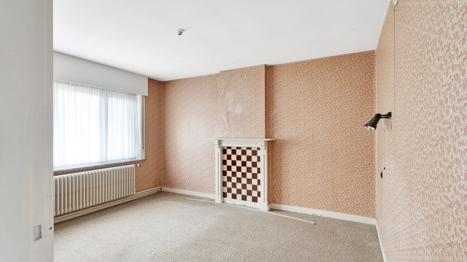 Klassieke villa met bijgebouwen, garage en prachtige tuin foto 14