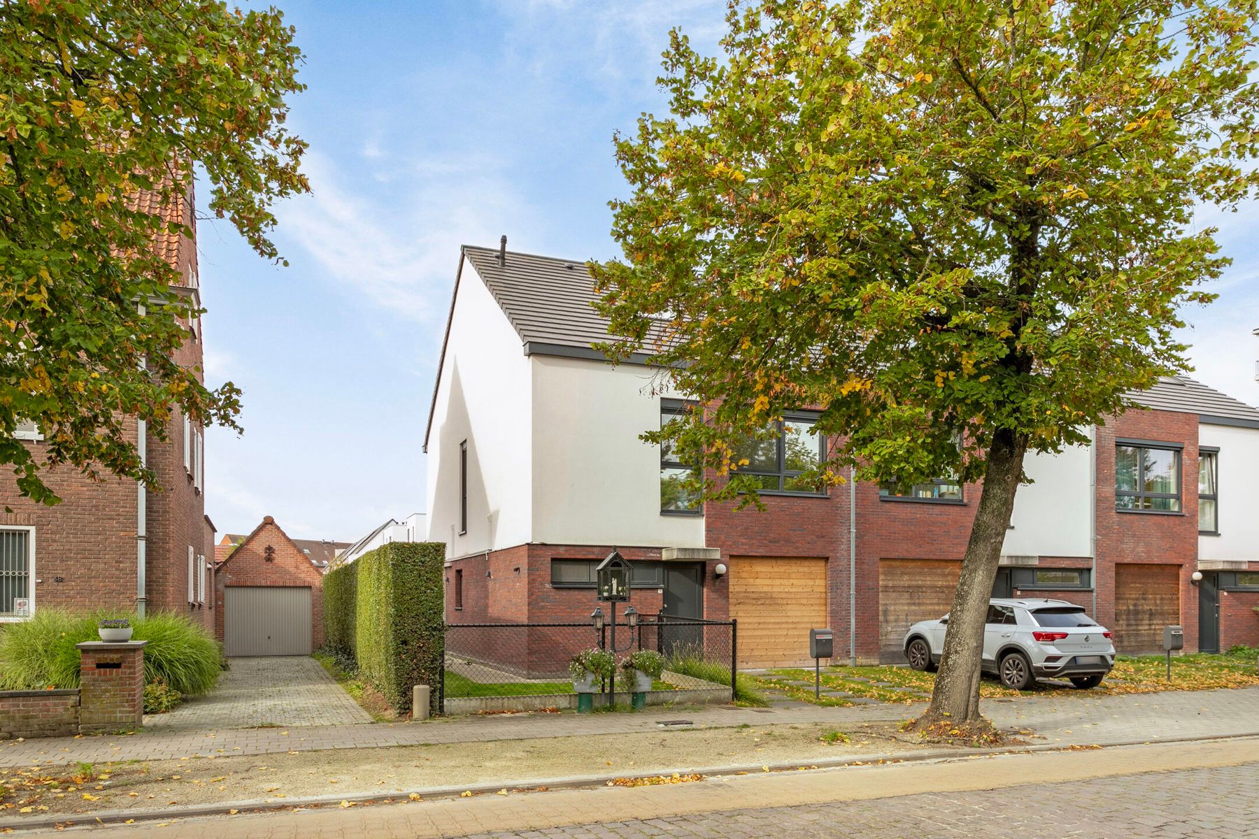 Recente instapklare woning met 4 slaapkamers ! foto 2