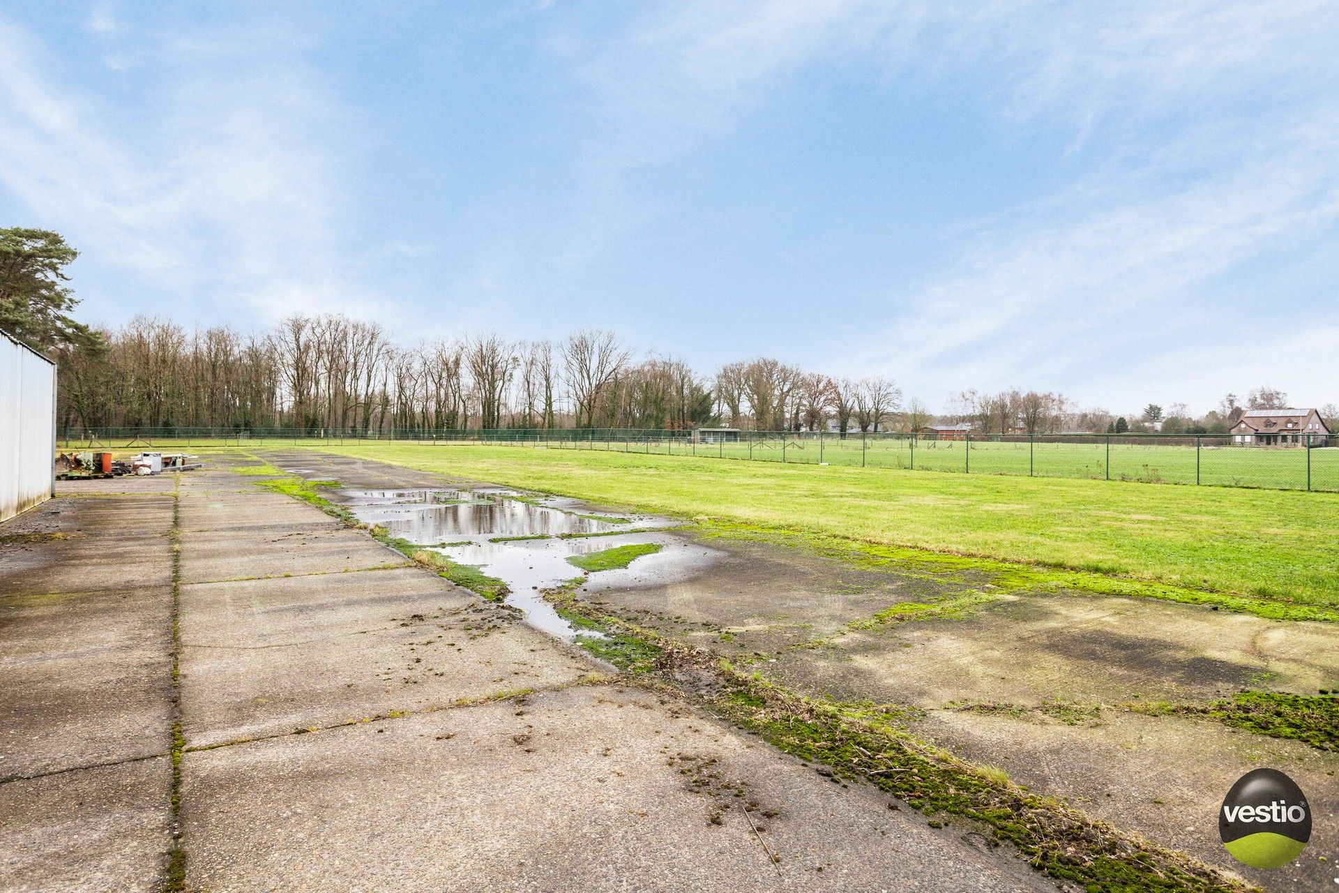 RUIME VILLA MET 430 M² WERKPLAATSEN OP 1,2 HECTARE foto 40