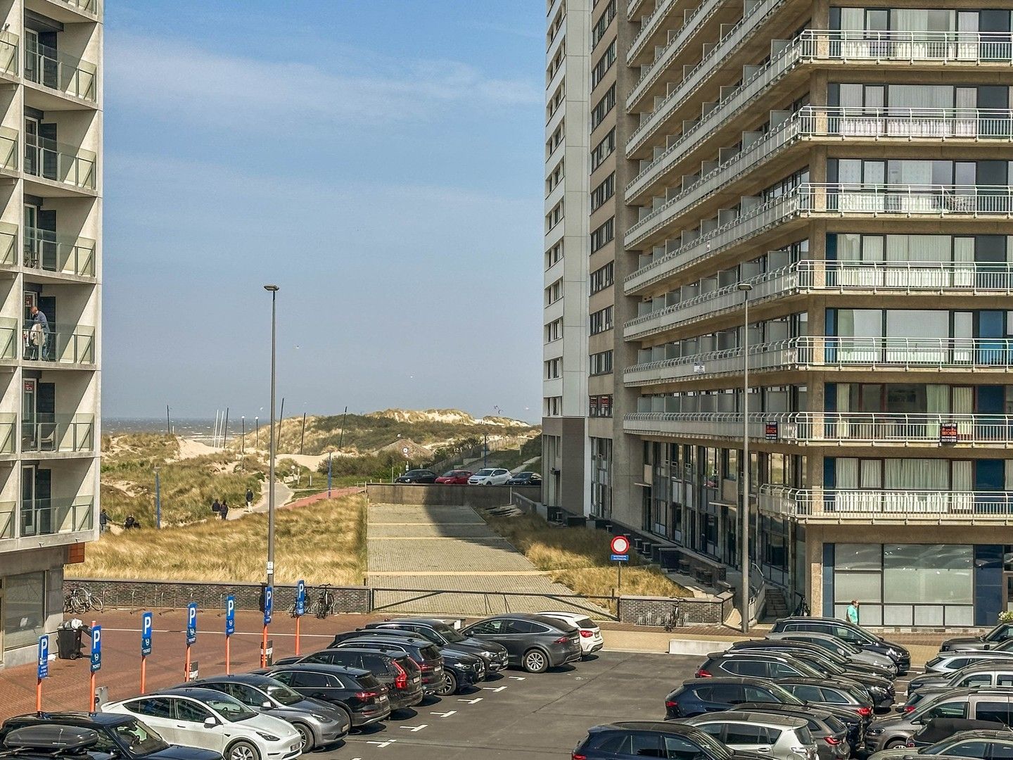 Instapklare studio nabij de dijk, het strand en de zee. foto 3