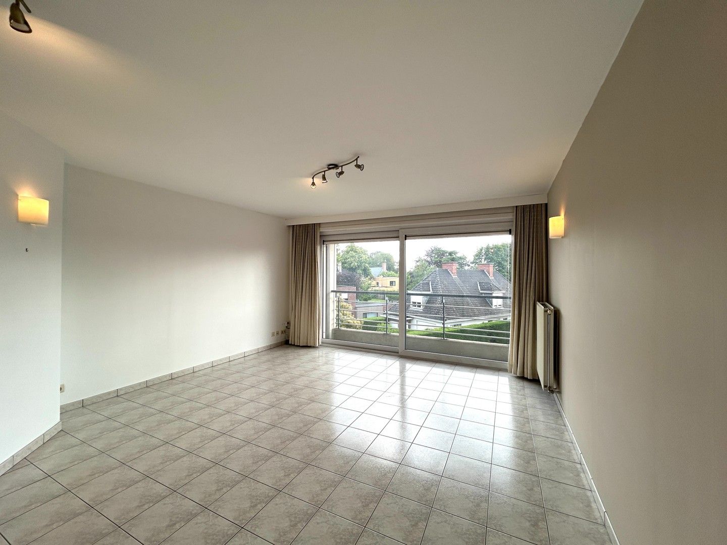 Instapklaar één-slaapkamer appartement te Roeselare! foto 2