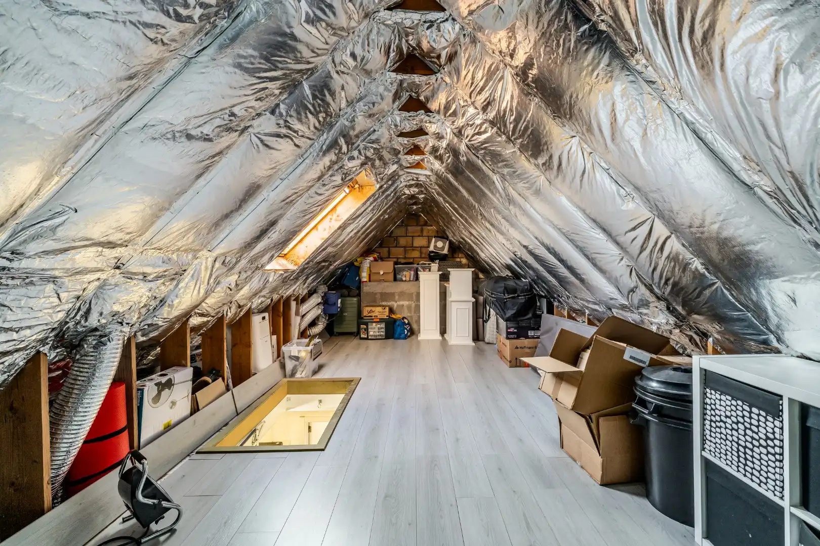 Instapklaar en lichtrijk appartement met terras en carport foto 12
