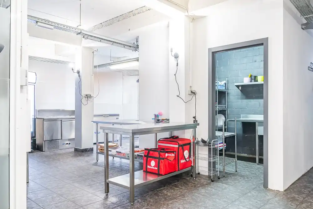 Instapklaar handelspand mét huurder op toplocatie in centrum Lanaken foto 17