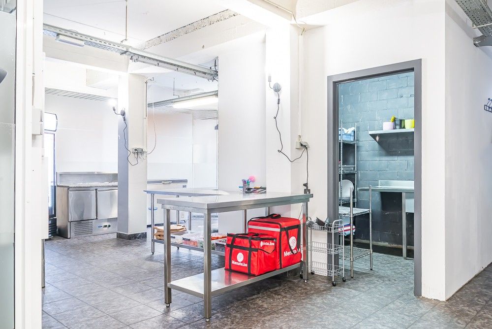 Instapklaar handelspand mét huurder op toplocatie in centrum Lanaken foto 17