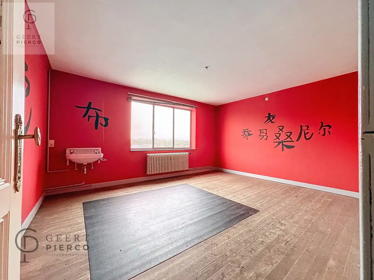 Ruim handelspand met ruim appartement foto 21