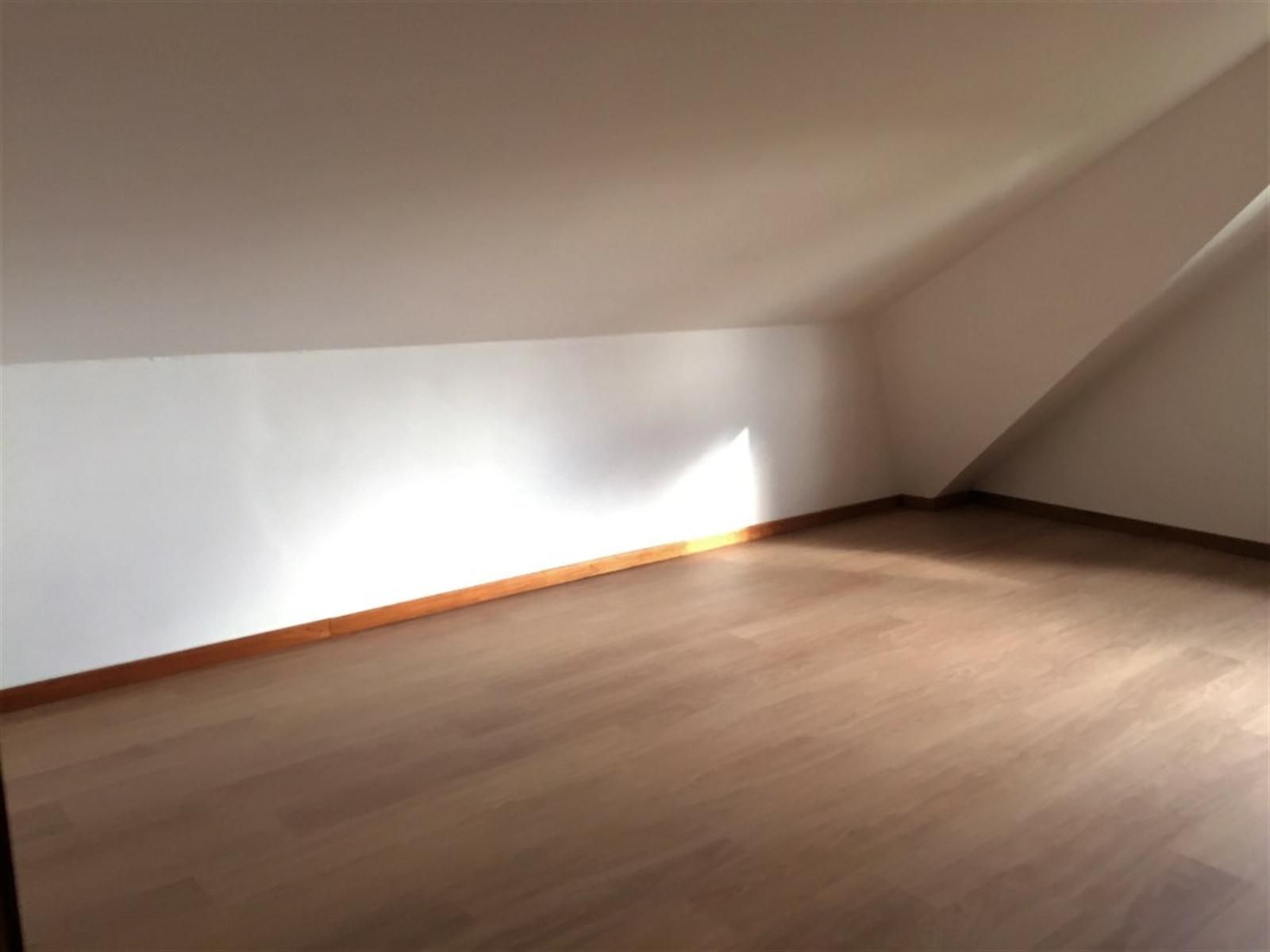 Ruime vrijstaande villa in een rustige en resientiële straat foto 8