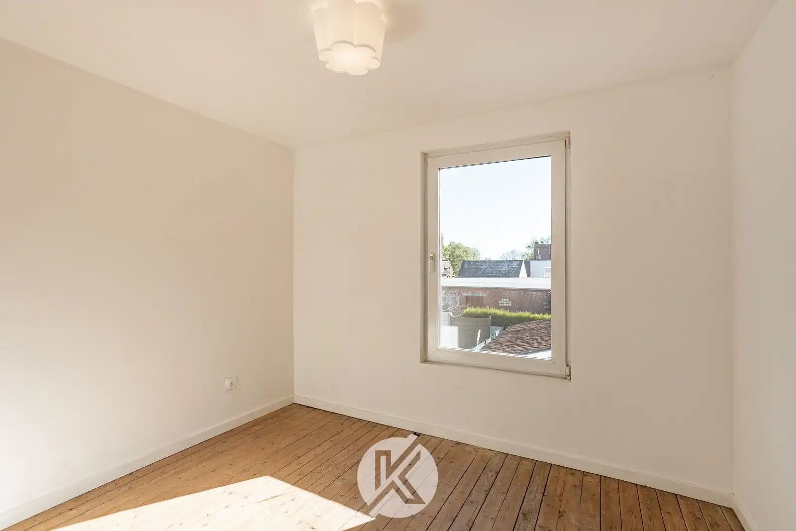Gerenoveerde woning in een rustige straat foto 16