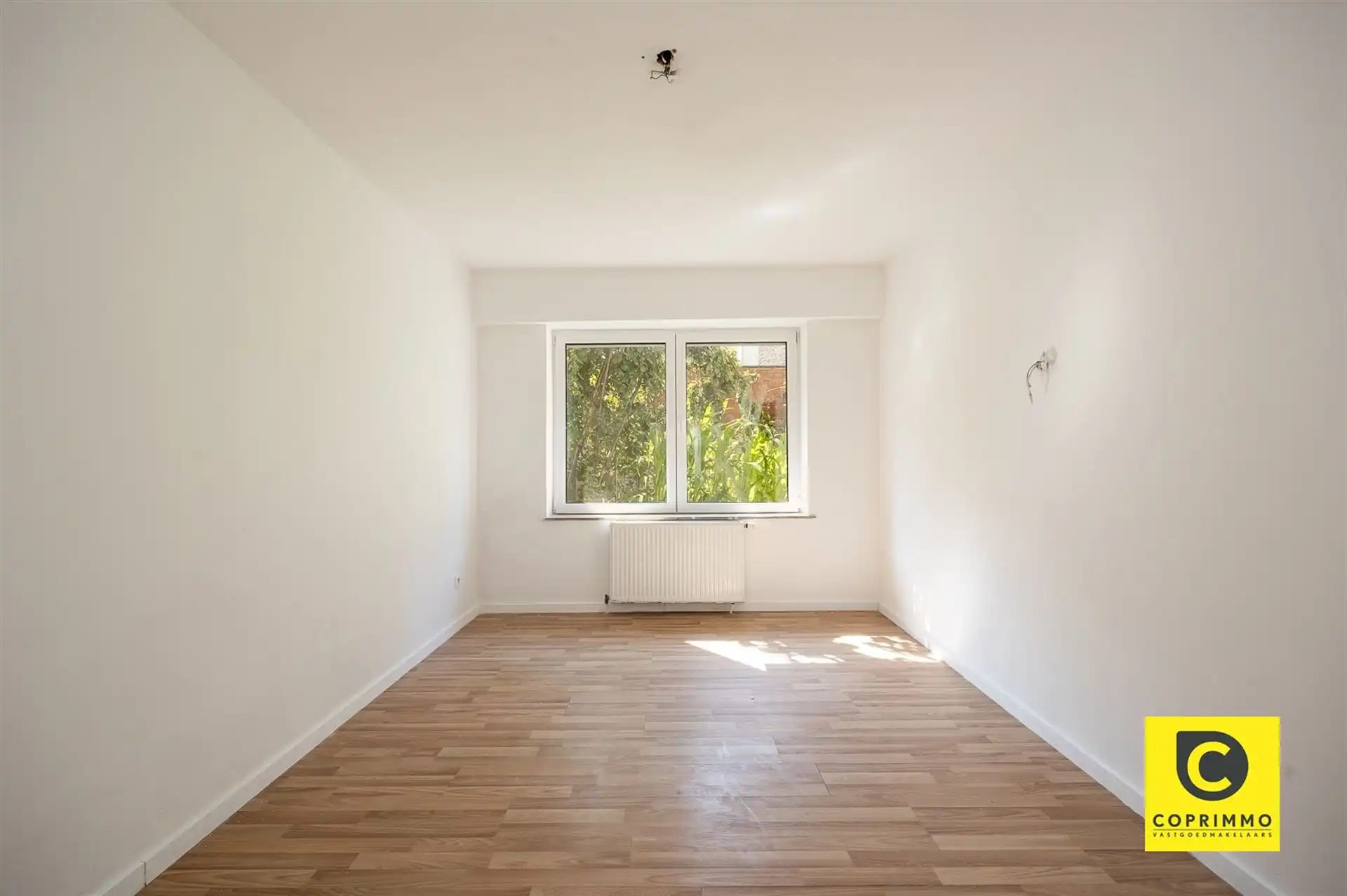 Instapklaar 3slpk appartement met tuin en garagebox ! foto 4