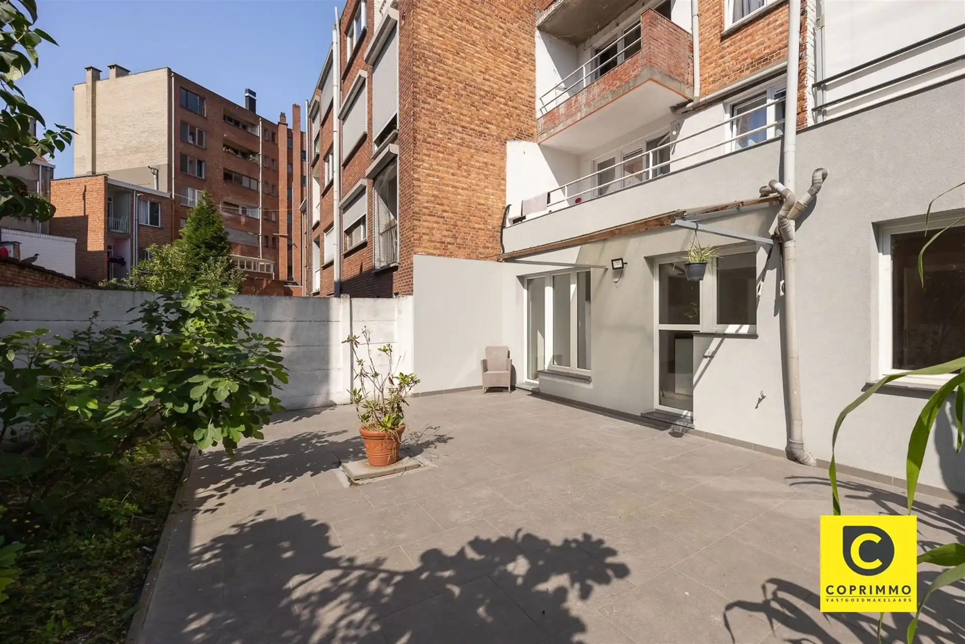 Instapklaar 3slpk appartement met tuin en garagebox ! foto 4
