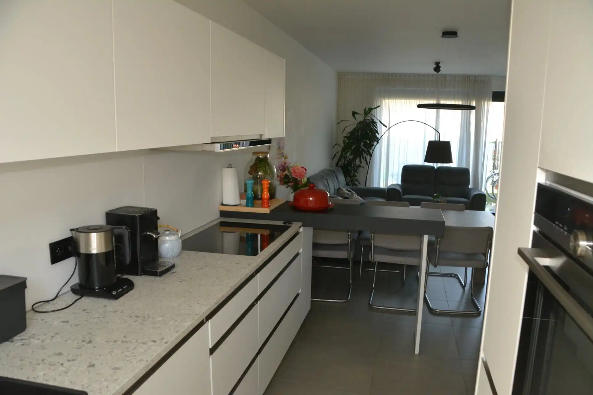 STIJLVOLLE ENERGIEZUINIGE NIEUWBOUWWONING MET 3 SLPK  IN CENTRUM LANAKEN ! foto 8