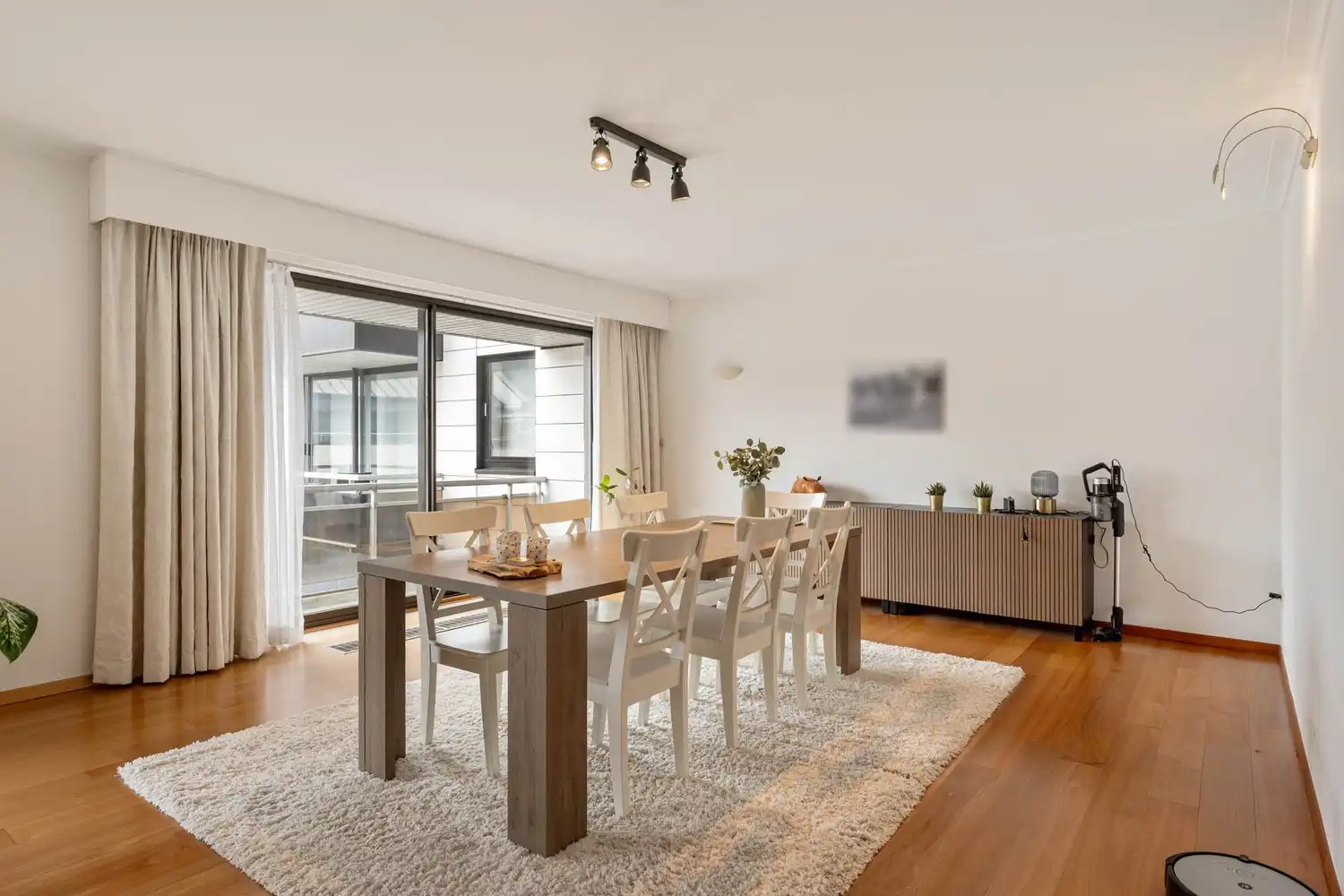 Ruim (141m²) 3-slaapkamerappartement met staanplaats, kelder én twee grote terrassen foto 2
