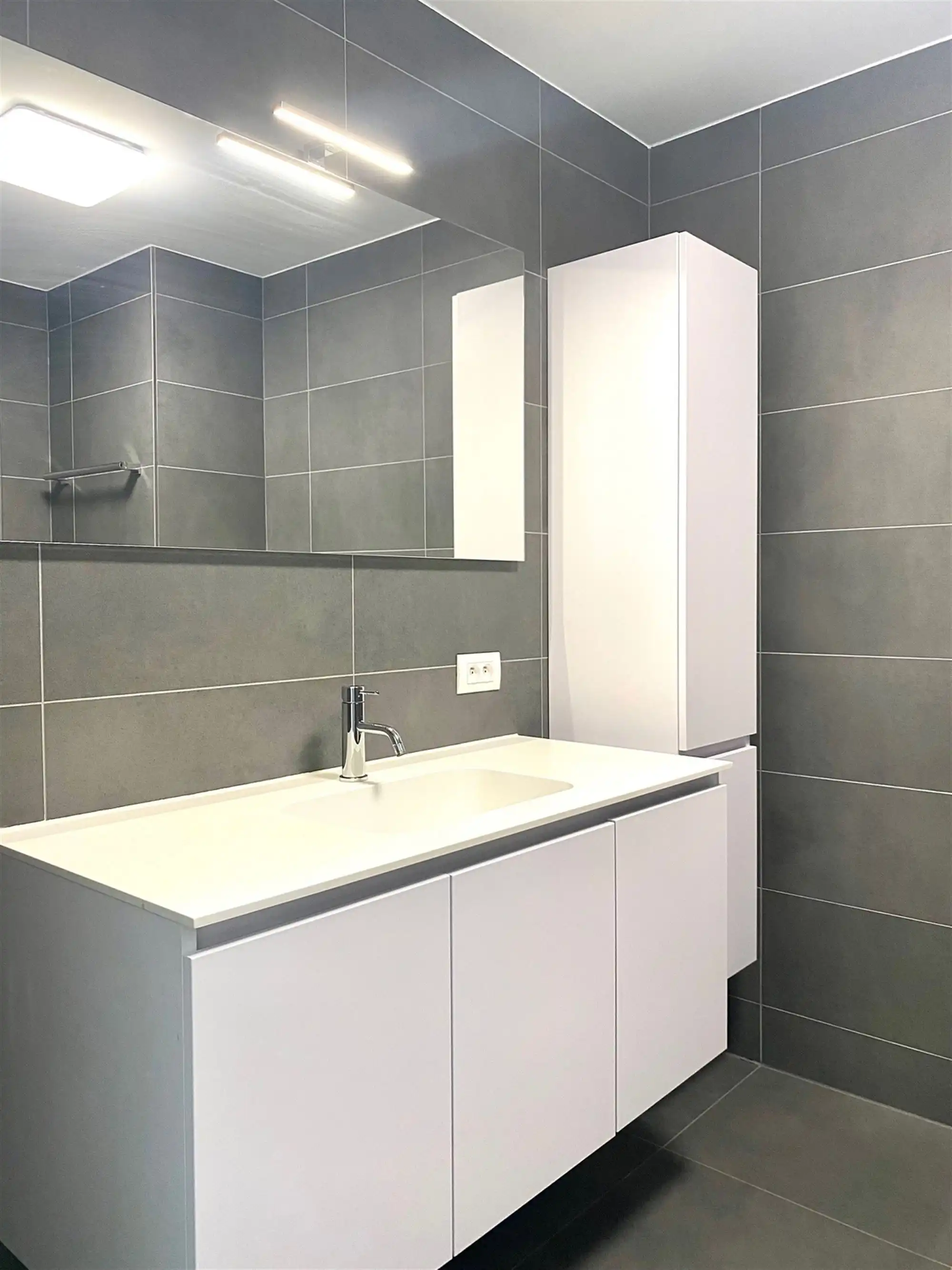 Instapklaar APPARTEMENT (1ste verdieping) met 2 slaapkamers, ruime terrassen (2), garage  & autostaanplaats  foto 13