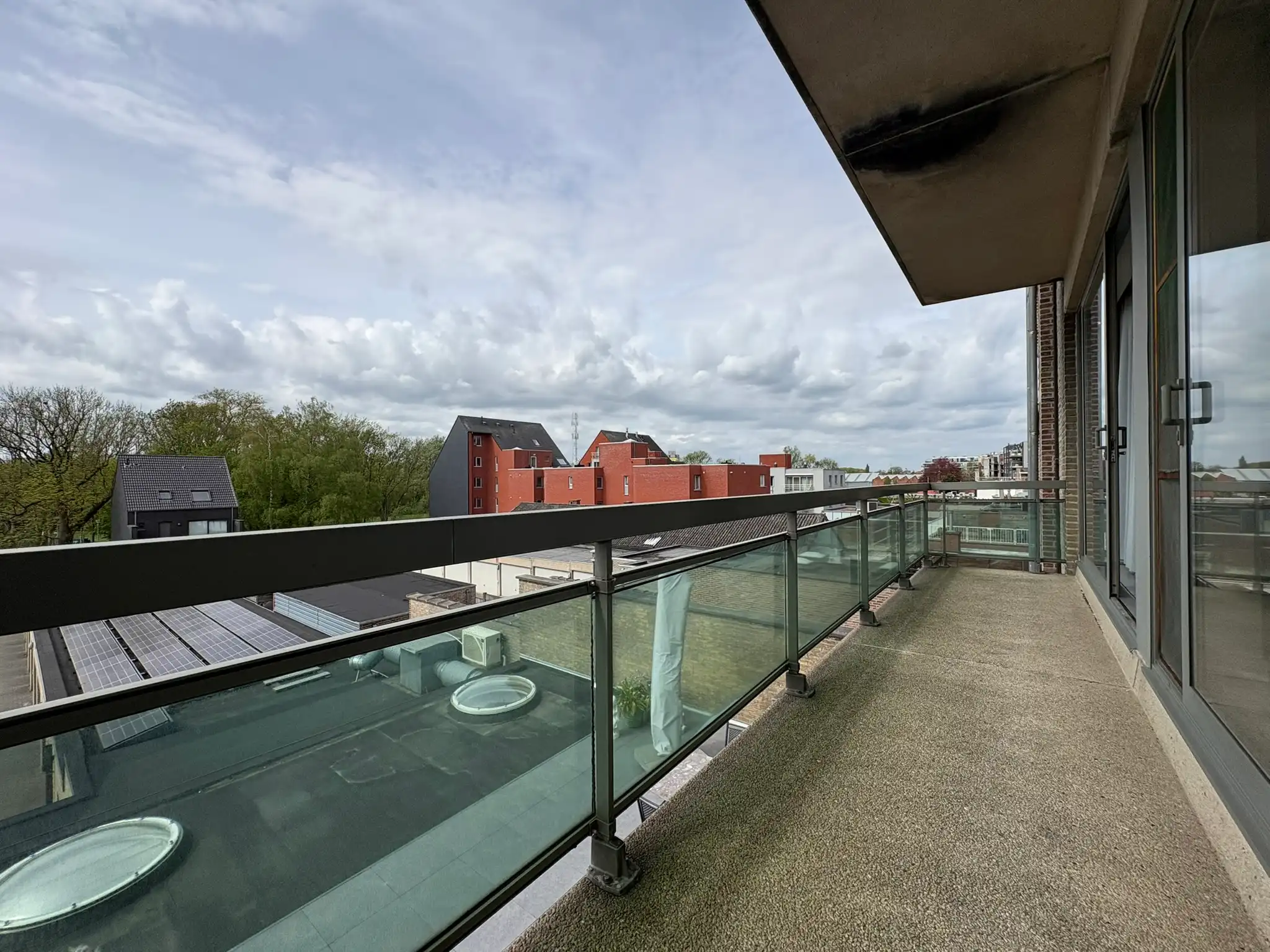 Ruim tweeslaapkamer appartement te huur in centrum Deinze foto 7