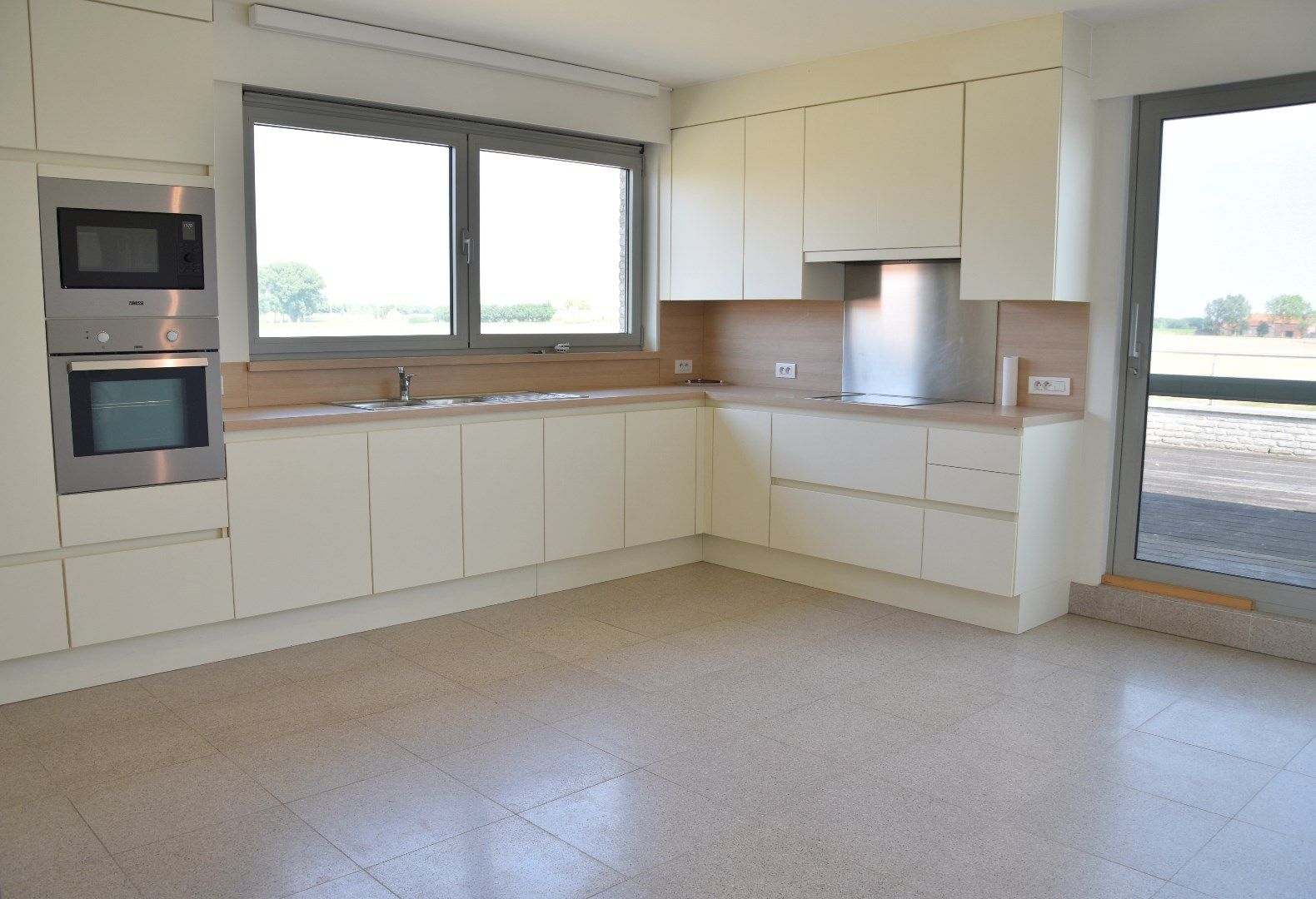 Ruim en recent appartement op rustige ligging foto 7