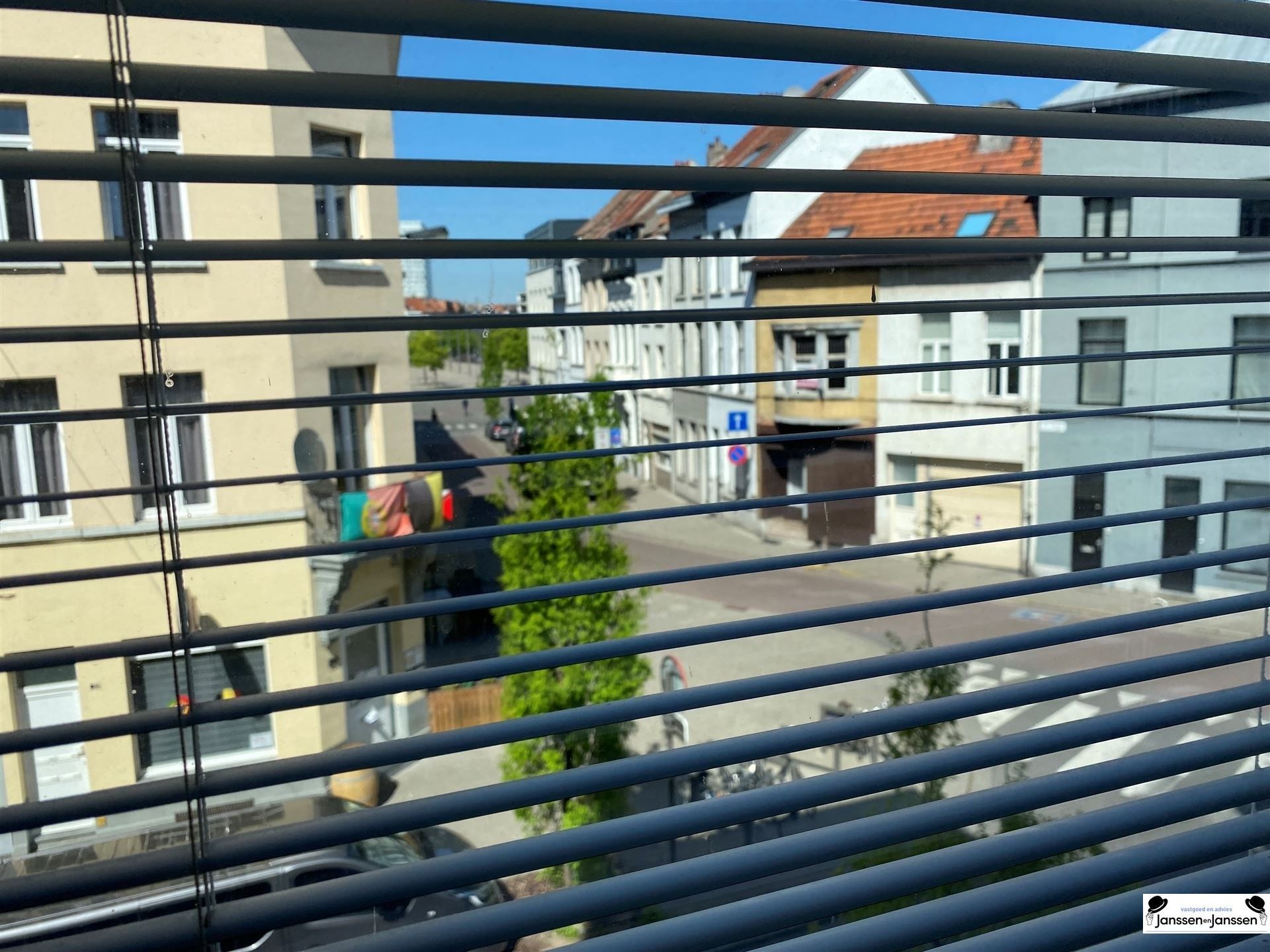 Mooi afgewerkt 2 slaapkamer appartement op en top locatie in Antwerpen foto 17