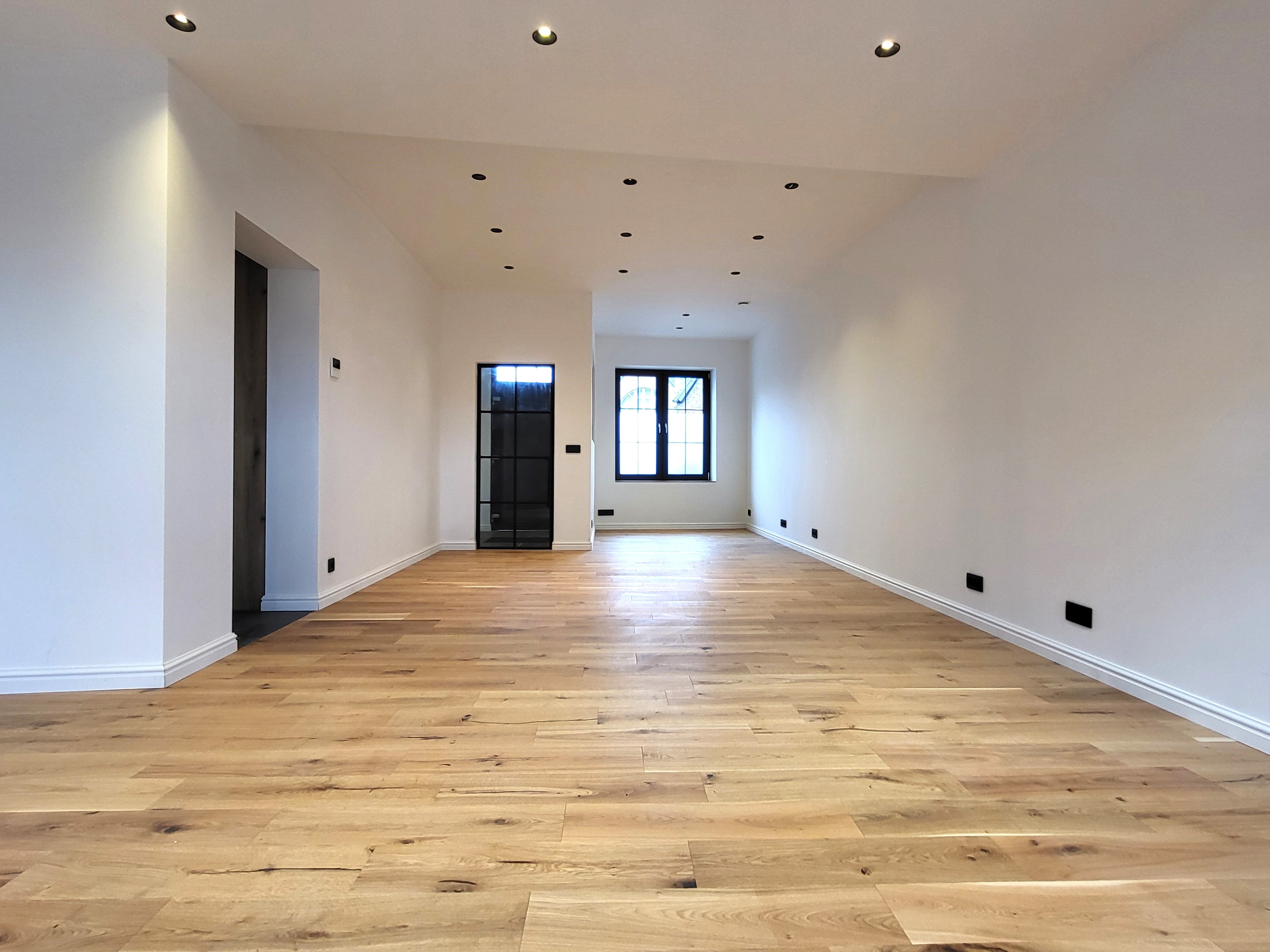 Deze volledig totaal gerenoveerde woning (2024–2025) combineert hedendaags comfort met een hoogwaardige afwerking en biedt maar liefst 5 ruime slaapkamers.  foto 10