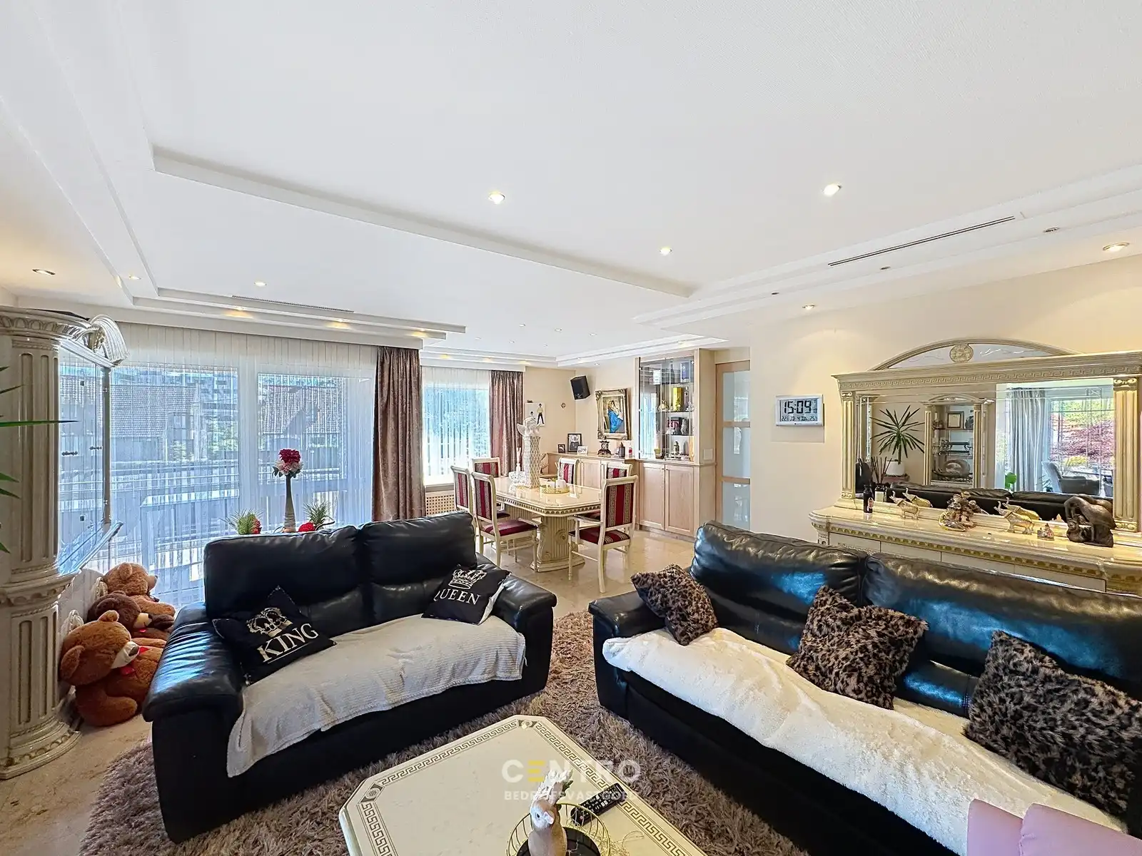 Vernieuwde ruime woning, magazijnen, bijgebouw mét grote parking op zeer strategische locatie (industriegrond) ! foto 15