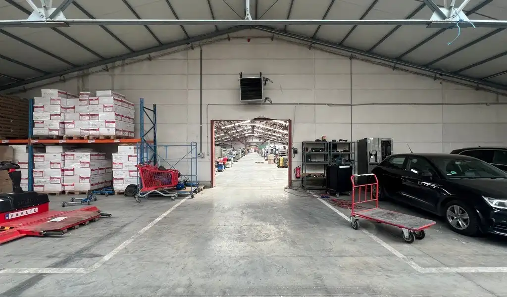 Recent bedrijfsgebouw met prachtige kantoren te huur in Lokeren foto 23