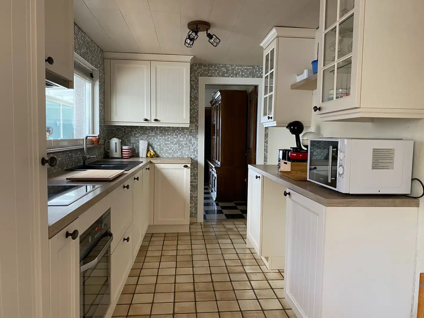 Charmante woning met grote tuin en garage op leuke locatie foto 5