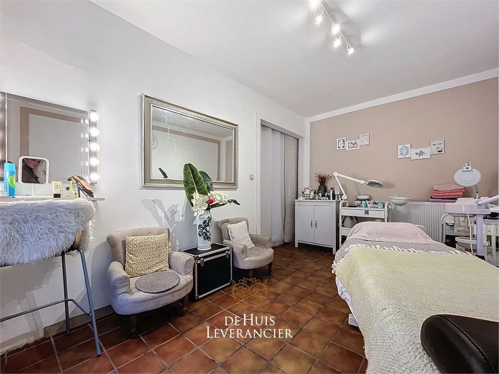 RUIME woning te koop (8 slpks, 2 badk) die ook perfect als tweewoonst kan dienen foto 47