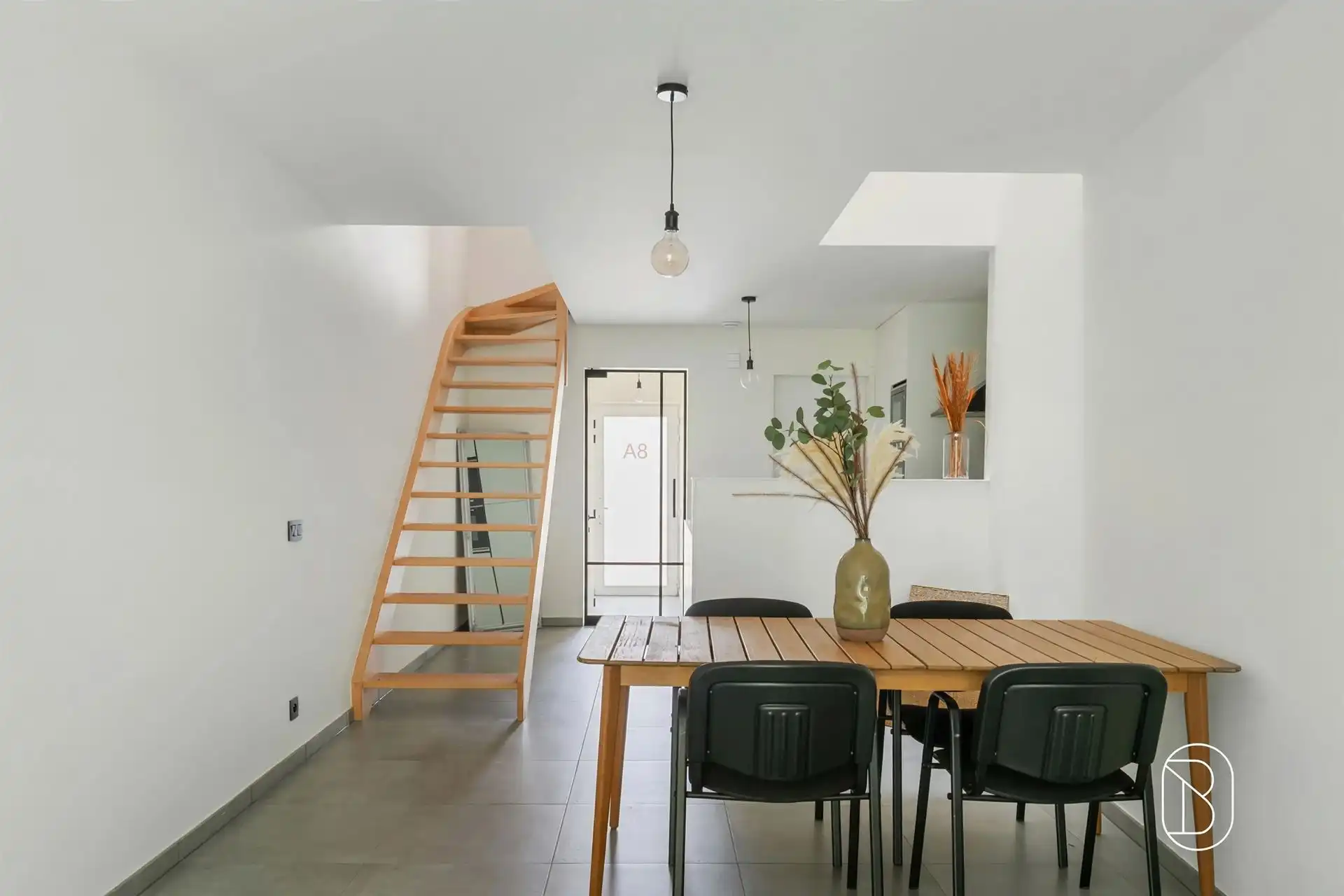 Mooie nieuwbouwwoning met 3 slk en 2 badkamers, + tuin foto 2