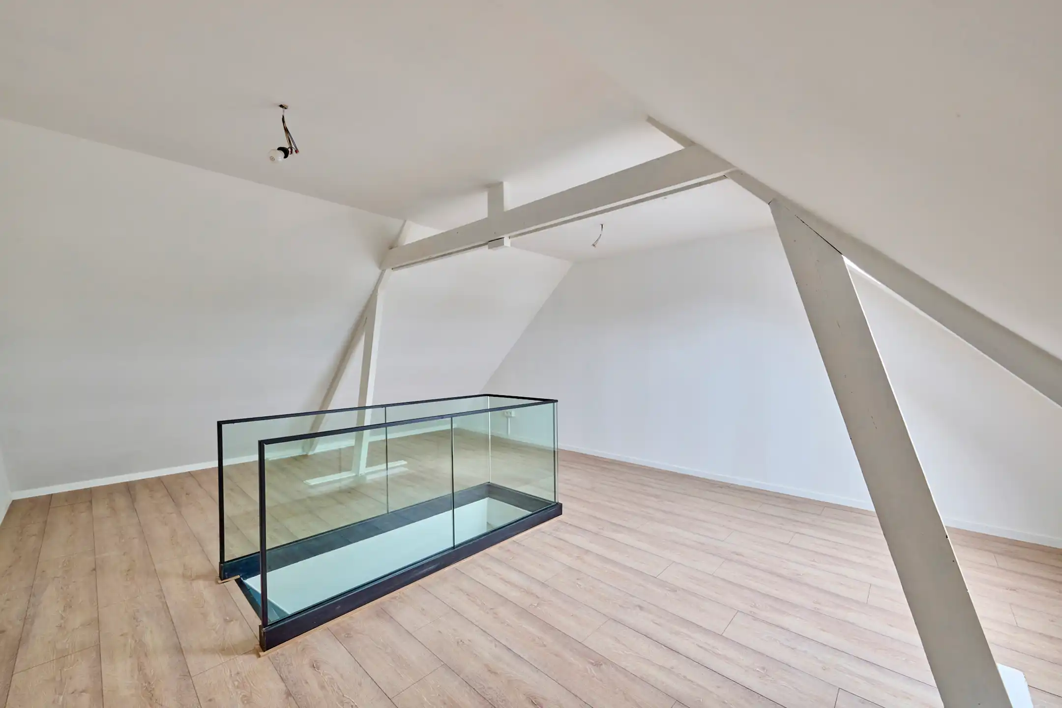 RUIME GERENOVEERDE WONING  foto 6