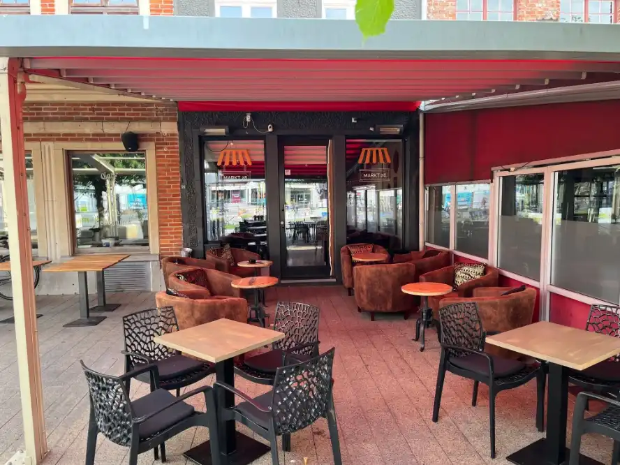 Praatcafé met ruim terras op de Markt van Eeklo over te nemen foto 10