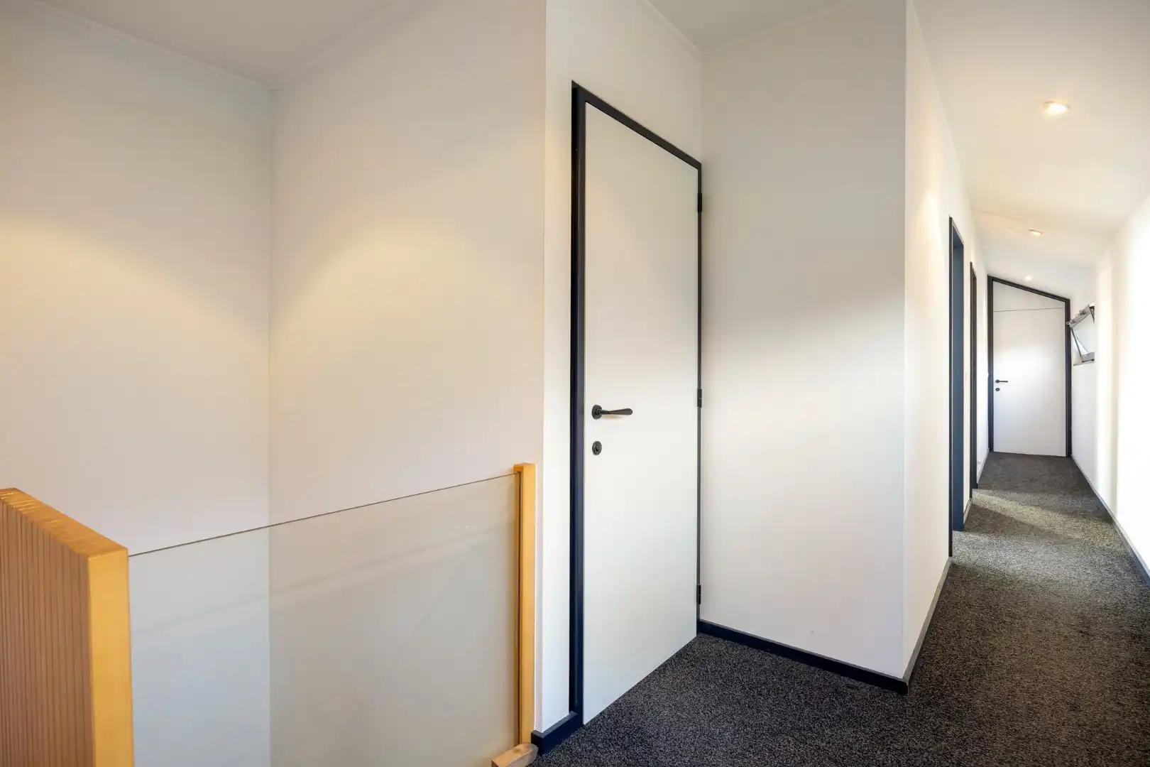 !! NIEUWE VOORWAARDEN !! Villa op een uiterst exclusieve locatie aan een prachtig privémeer foto 27