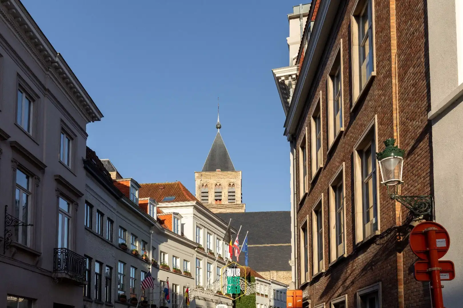 Centraal gelegen commercieel hoekpand met trapgevel in goede staat en veel mogelijkheden! foto 24
