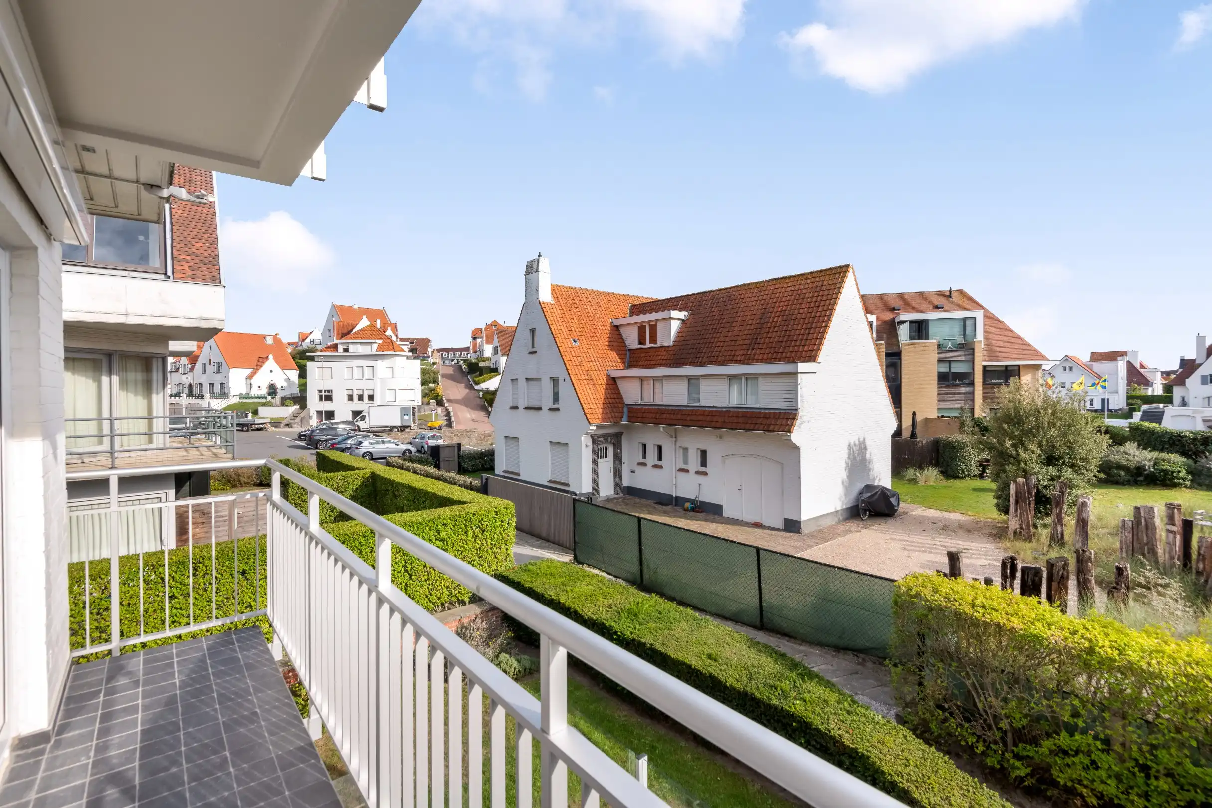 Zuidgericht hoekappartement in een villa residentie met open zicht gelegen op 100 meter van de Zeedijk foto 8
