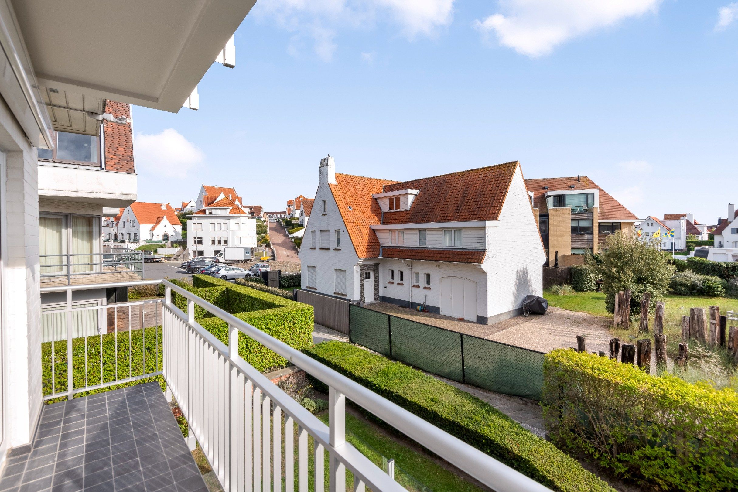 Zuidgericht hoekappartement in villa residentie met open zicht gelegen op 100 meter van de Zeedijk foto 8