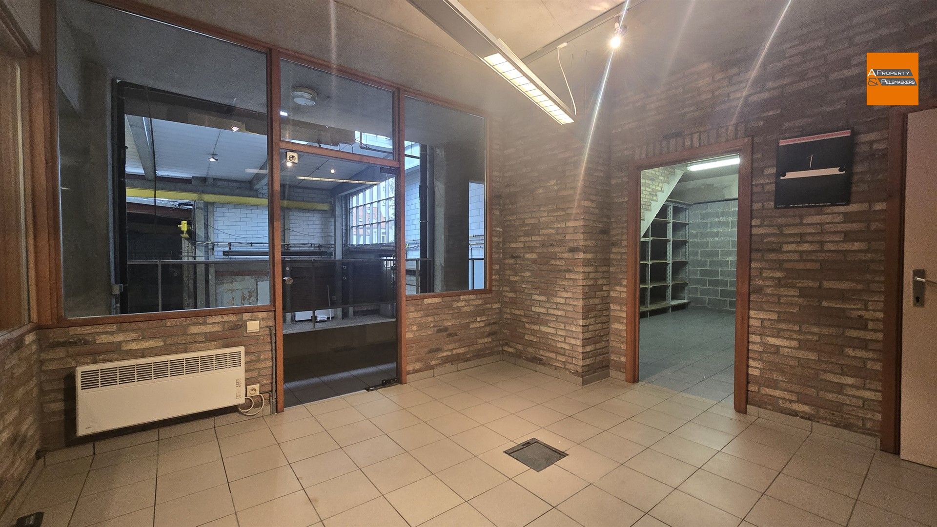 Groot Magazijn/Atelier (1050 m²) met Kantoorruimte (140 m²) te Laken (Mutsaard) foto 16