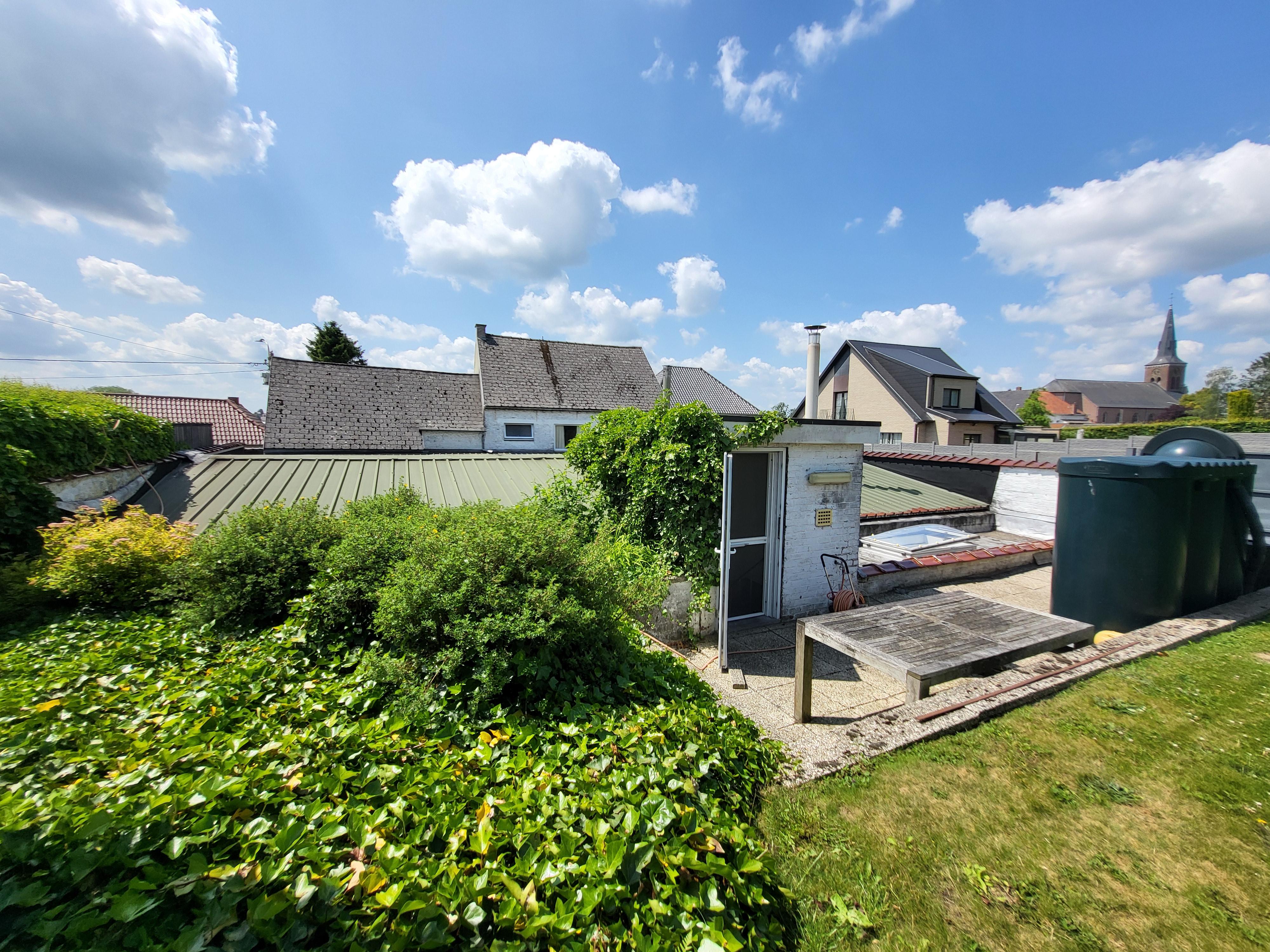 In hartje Sint- Maria-Lierde bevindt zich dit uniek  Handelspand met mogelijkheid tot woonst en mooie grote tuin!  foto 21