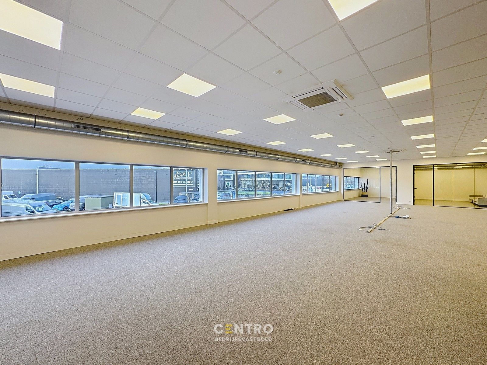 Kwalitatief afgewerkte KANTOORRUIMTE (268 m²) op de eerste verdieping met private parkeergelegenheid (inclusief laadpalen)! foto 13