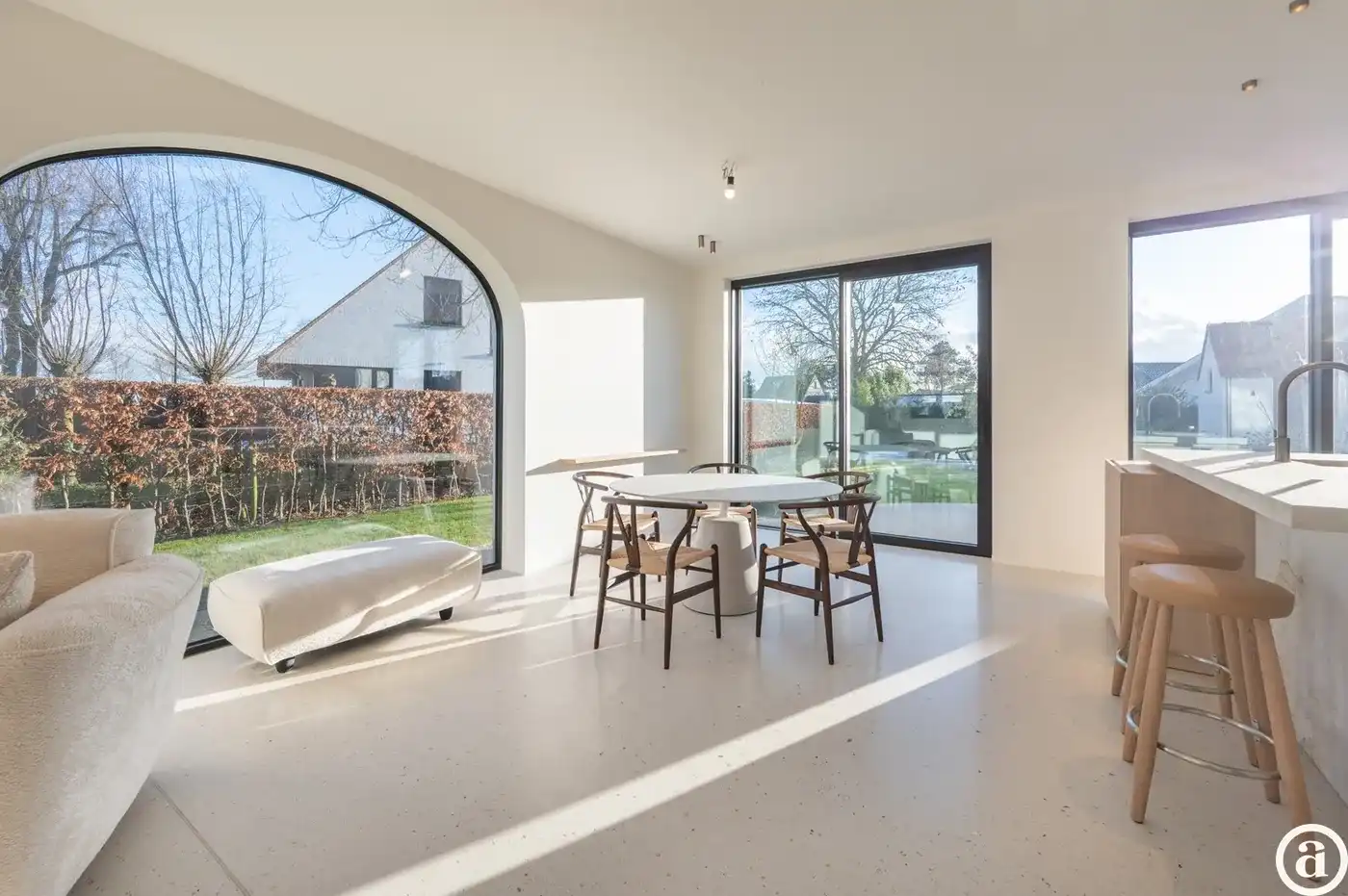 Instapklare nieuwbouwvilla met 5 slaapkamers en zuidgerichte tuin.  foto 2