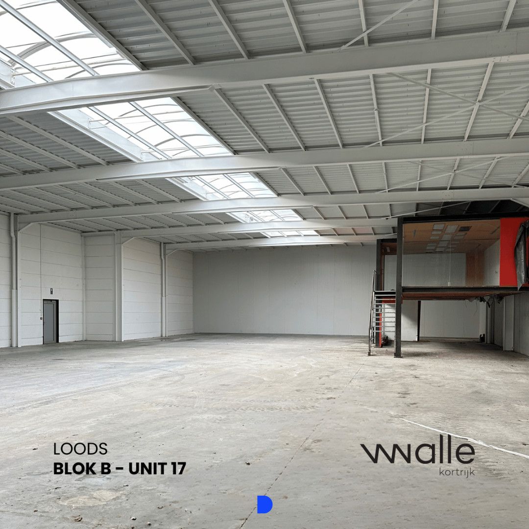 Loods met industrieel karakter in het centrum van Kortrijk! foto {{pictureIndex}}