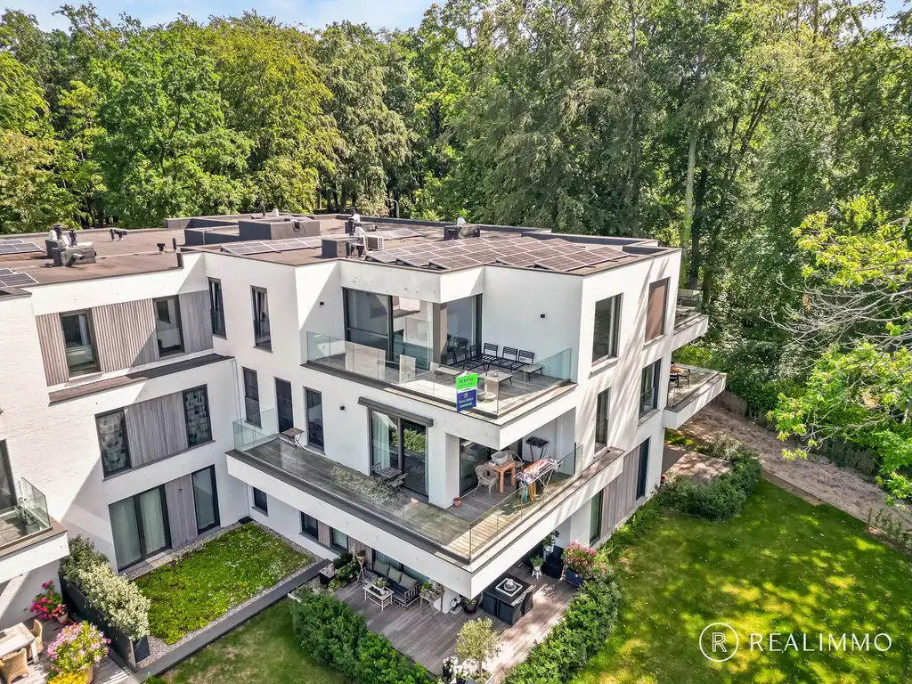 Exclusief dakappartement met royaal zonneterras aan het Kluisbos foto {{pictureIndex}}
