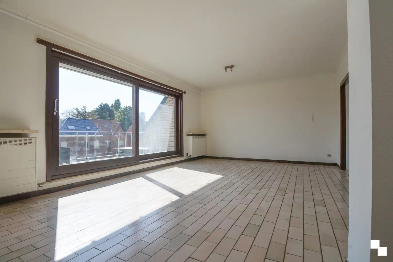 Lichtrijk tweeslaapkamer appartement met garage. foto 4