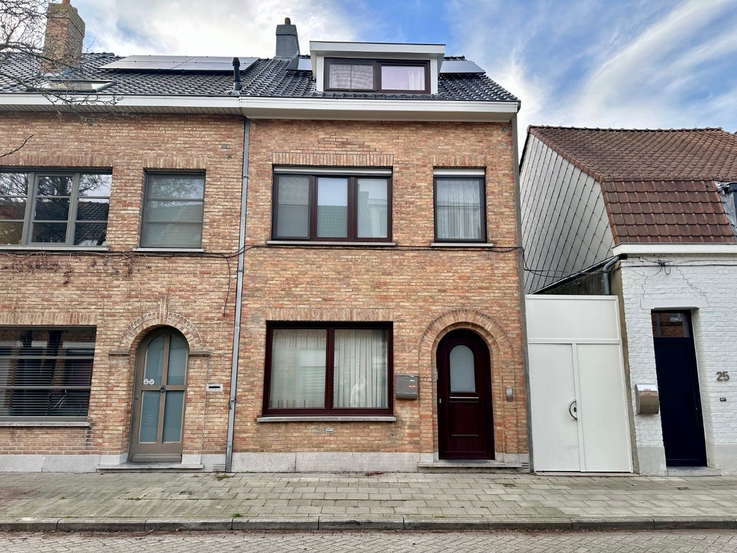 Ruime woning met 3 slaapkamers in Sint-Jozef, Brugge foto {{pictureIndex}}