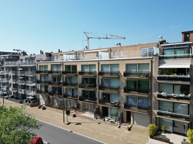Mooi bemeubeld appartement met centrale ligging en zicht op de duinen! foto {{pictureIndex}}